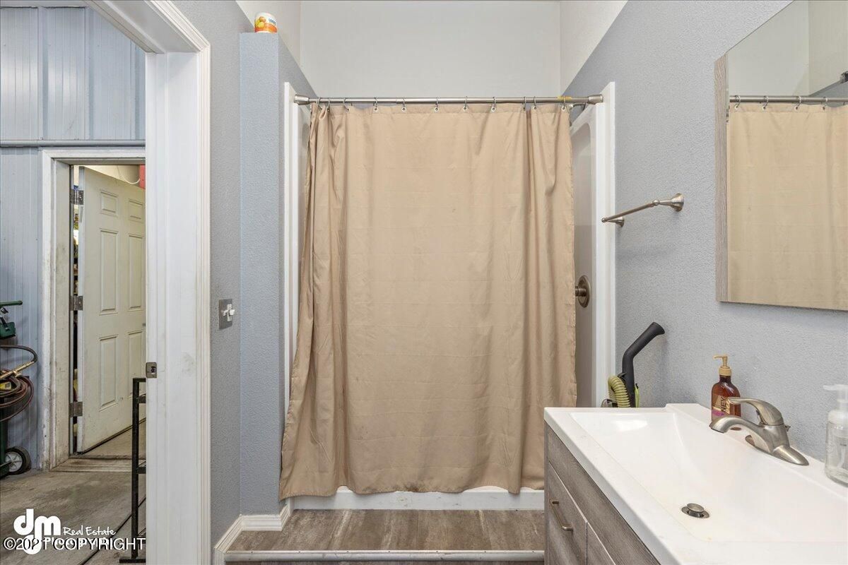 4001 E Ruth Dr, Wasilla, AK 99654
